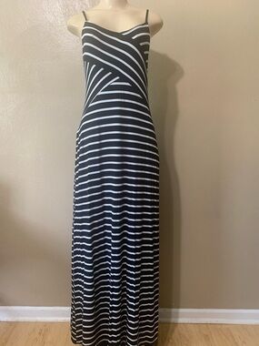 Kelly Renee size L Black & White Striped Spaghetti‑Strap Maxi Dress NWT